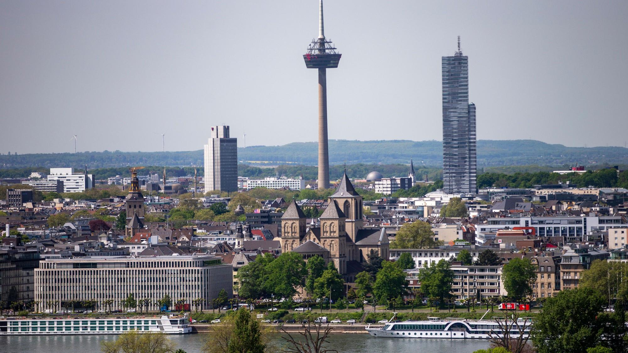 Blick auf das linksrheinische Köln
