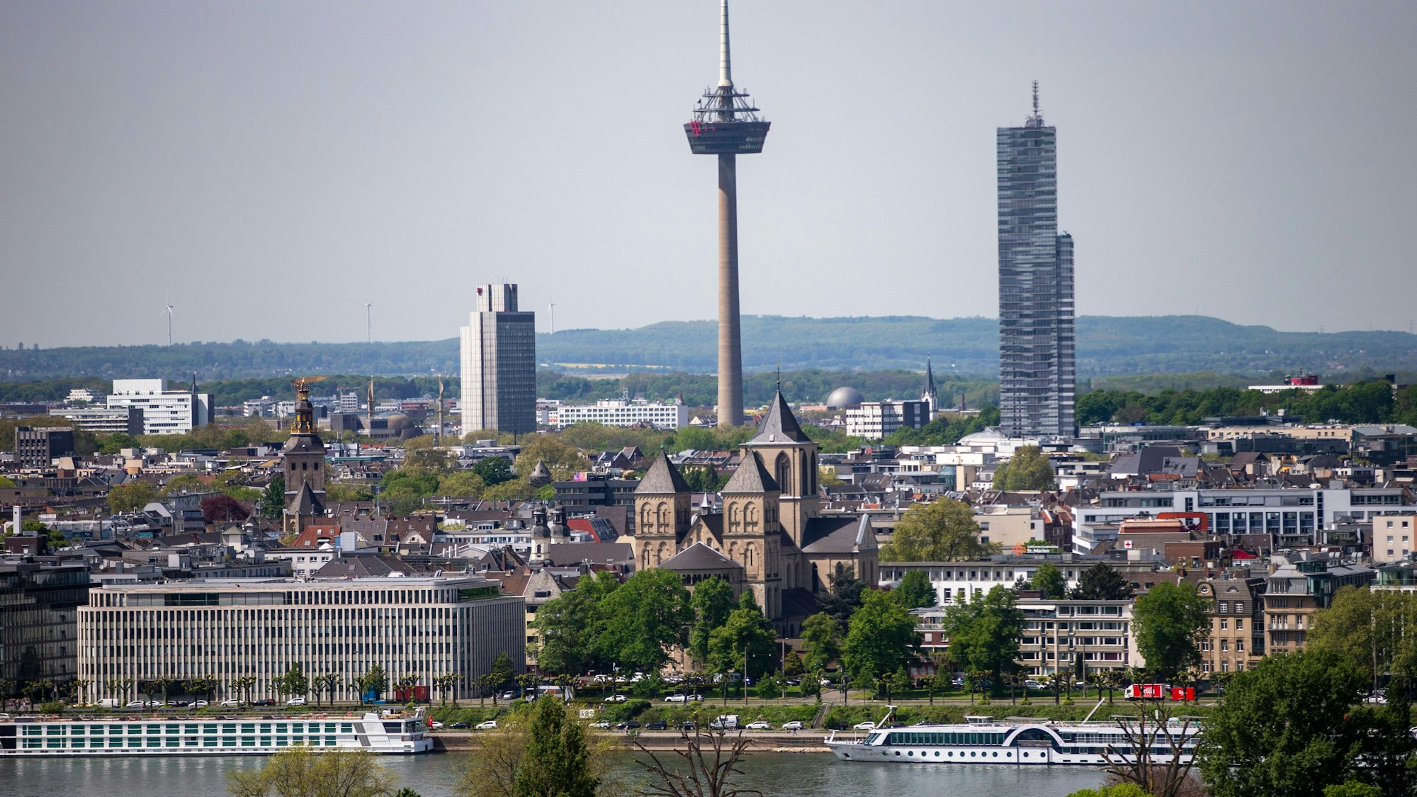 Blick auf das linksrheinische Köln