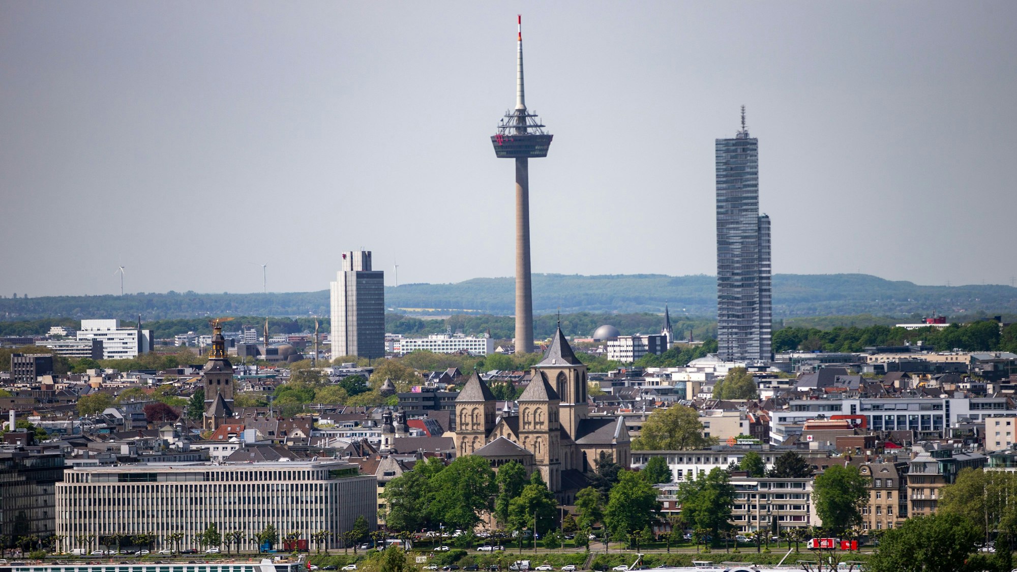 Panorama
Blick auf das linksrheinische Köln mit dem Fernsehturm Colonius.