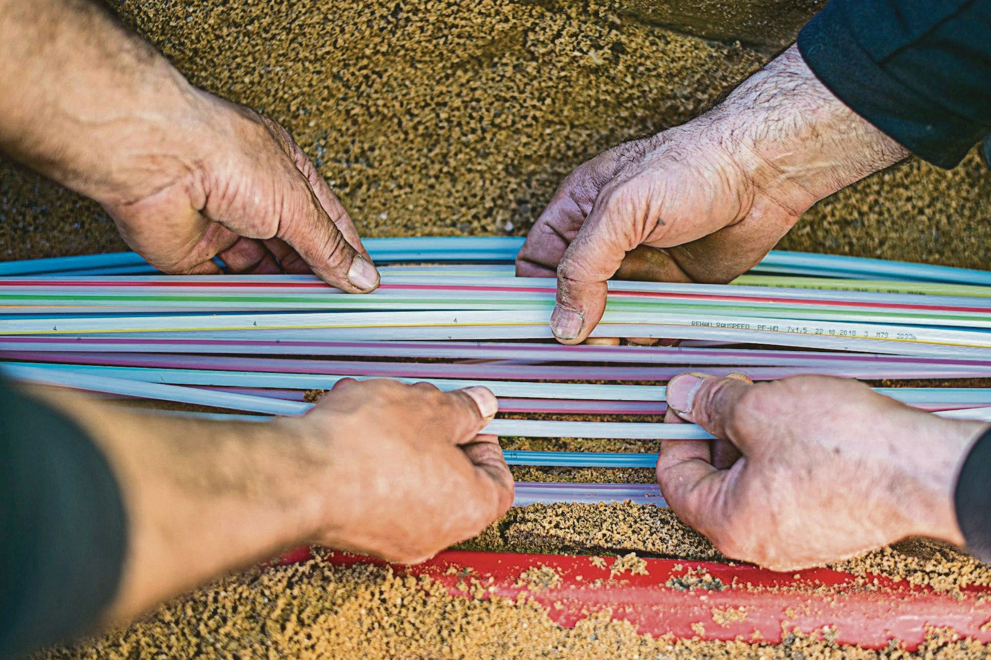 Beim Netzausbau für das schnelle Internet setzt Netcologne auf Glasfaser.