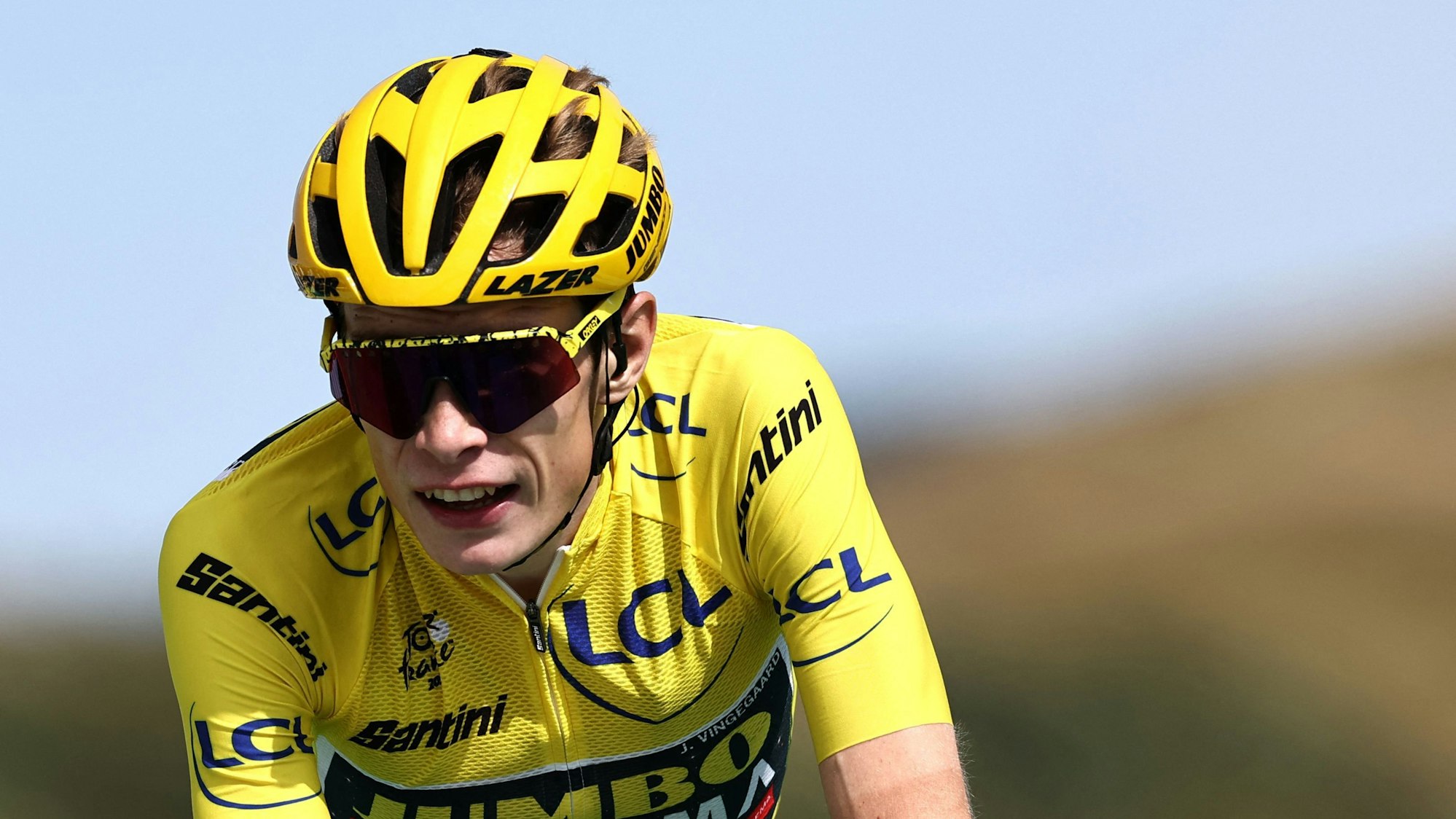 Jonas Vingegaard im gelben Trikot.