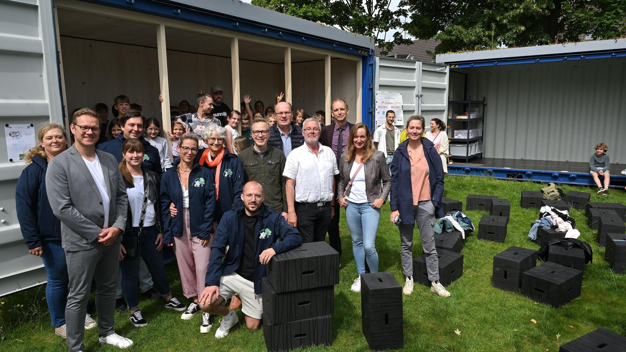 Einweihung von zwei Containern als Erweiterung für OGS Bensberg