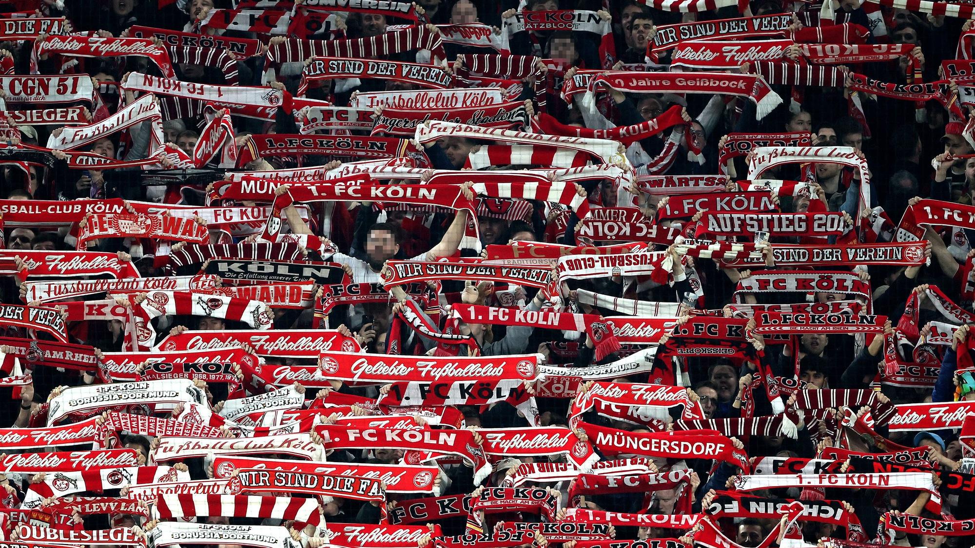 Die Südtribüne im Kölner Rhein-Energie-Stadion bei einem Heimspiel des 1. FC Köln
