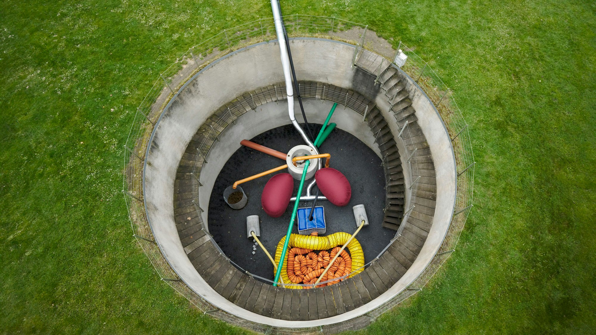 „Insides“ von Marte Eknæs im Kölner Skulpturenpark.