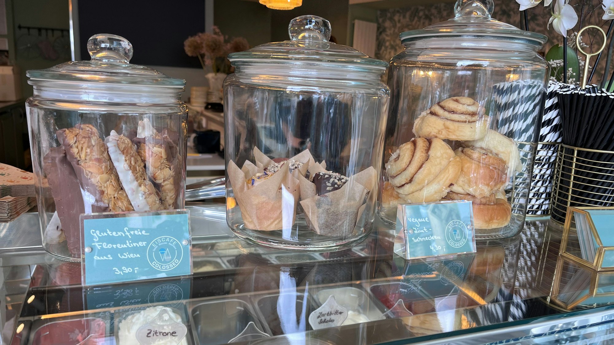 Auch ein veganes Angebot an Gebäck bietet das Eiscafé.