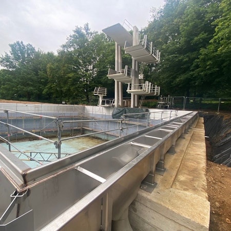 Auf dem Bild ist die Baustelle am Sprungbecken zu sehen.