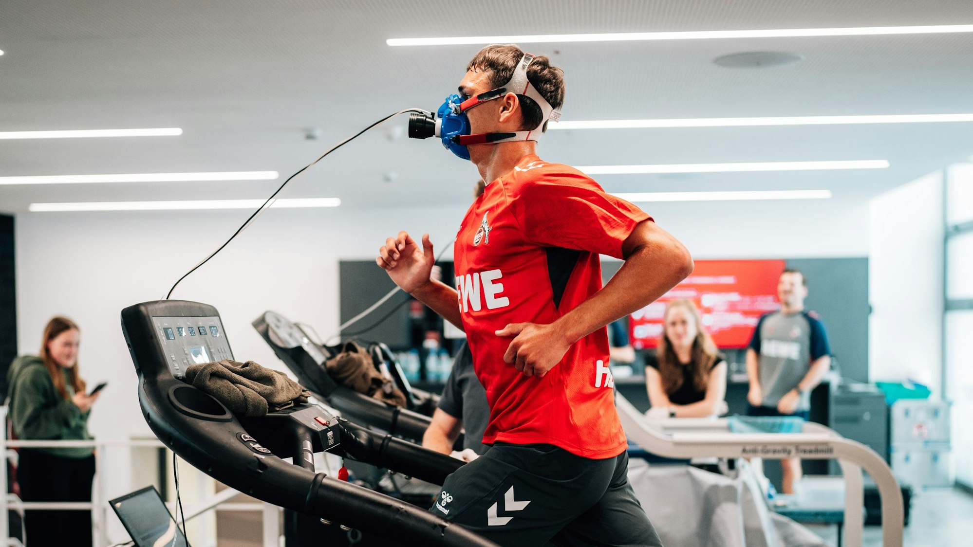 Bei der obligatorischen Leistungsdiagnostik: Linksverteidiger Max Finkgräfe vom 1. FC Köln.