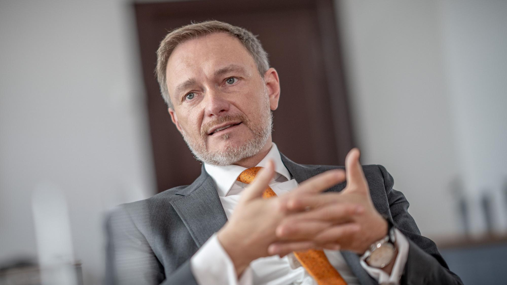 Christian Lindner (FDP), Bundesminister der Finanzen, aufgenommen bei einem Interview im Bundesfinanzministerium.
