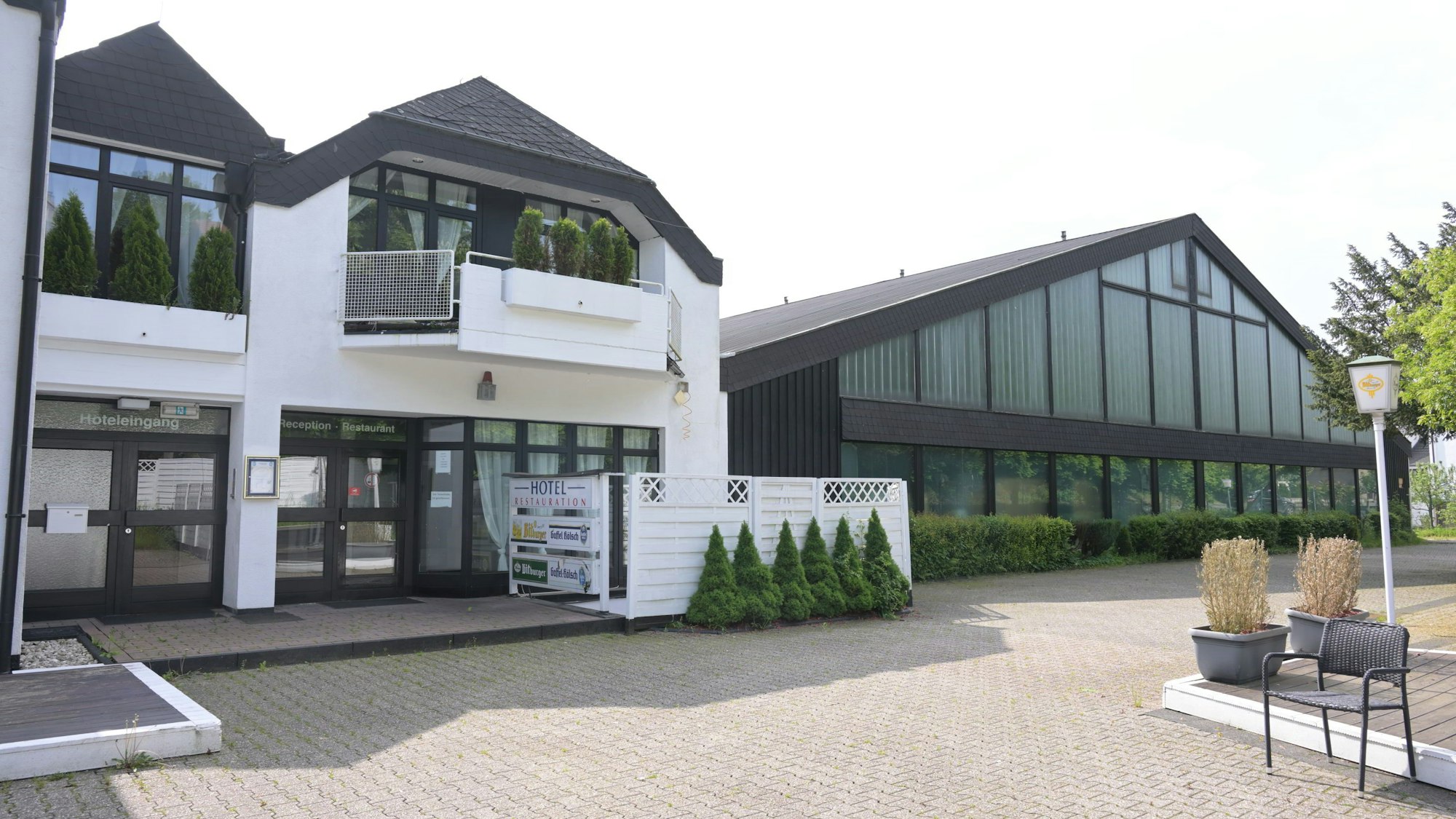 Besichtigung neue Flüchtlingsunterkunft Sporthotel Untereschbach, und Container Overath
Sporthotel Untereschbach