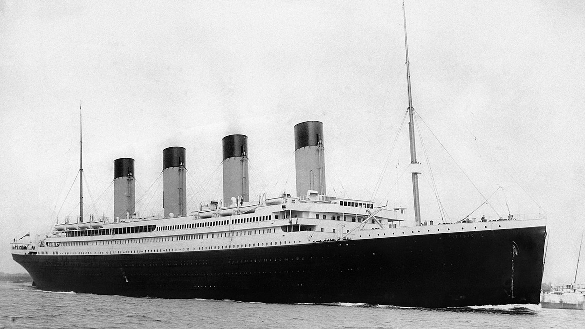 An Bord der Titanic nannte sich Nourney „Baron Alfred von Drachstedt“ und besorgte sich so ein Upgrade von der zweiten in die erste Klasse. Er soll in das noch unvollständig gefüllte Rettungsboot gestoßen worden sein.