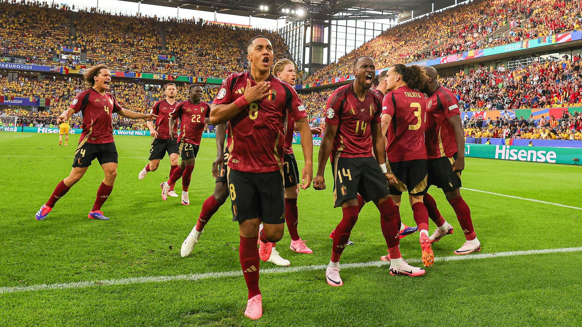 Früher Jubel: Torschütze Youri Tielemans und die belgische Mannschaft nach dem 1:0-Führungstreffer.