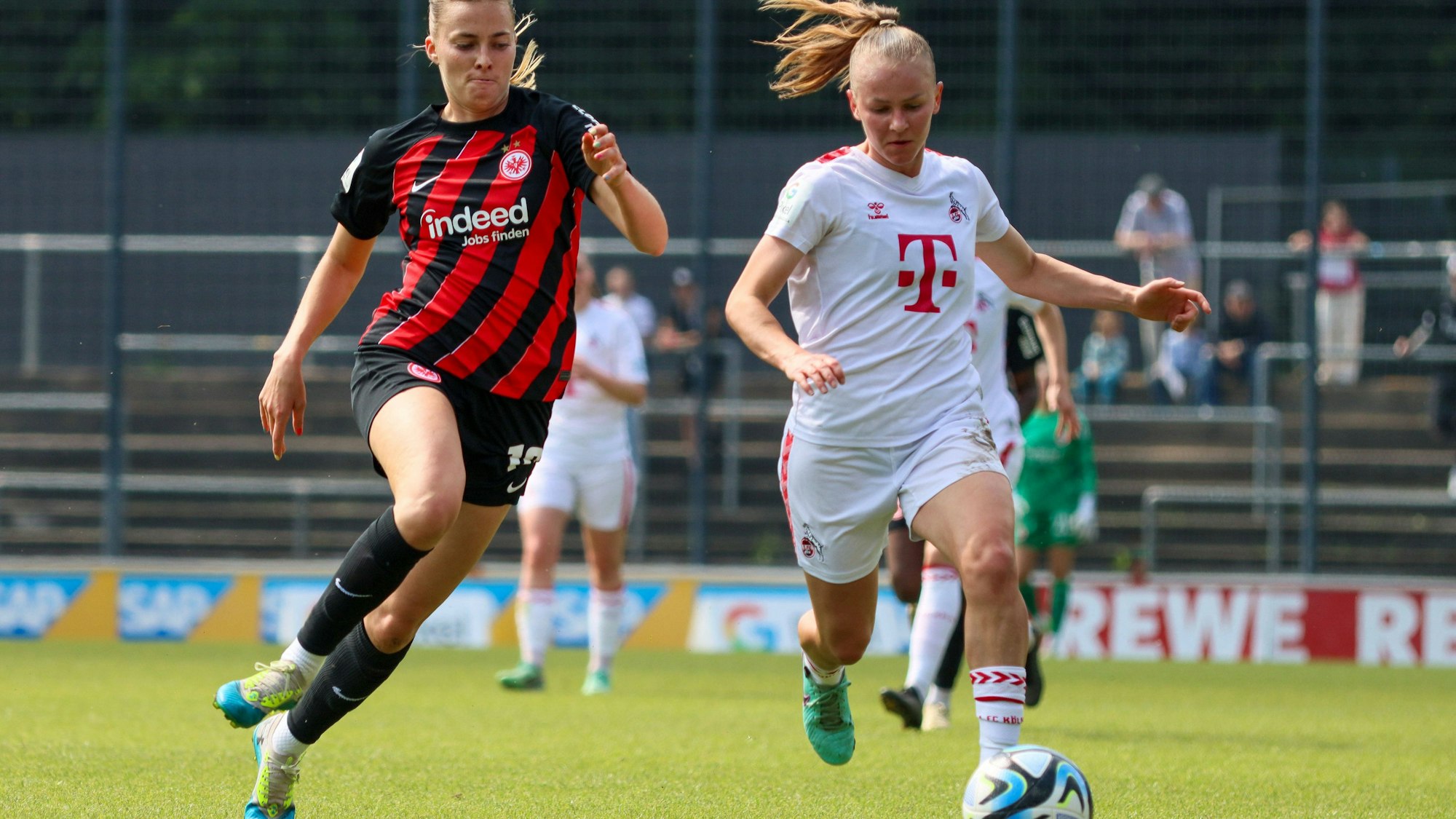 Sofie Vendelbo (rechts) hat den 1. FC Köln wieder verlassen.