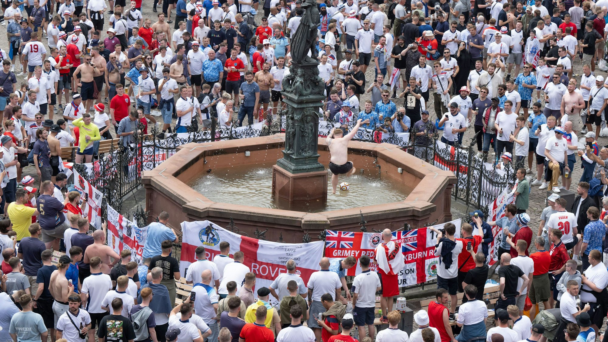 In Frankfurt machten die Engländer am Donnerstag Halt. Jetzt kommen sie nach Köln.