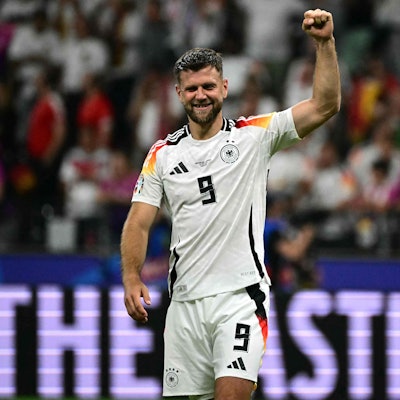 Faust in die Luft und den Achtfinaleinzug bejubeln: Die deutsche Nationalmannschaft steht dank des späten Treffers von Niclas Füllkrug als Gruppensieger fest.