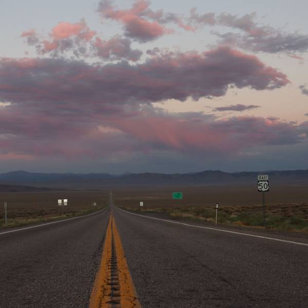 Wer auf Straßen wie hier in Nevada unterwegs ist, sollte Mut und genügend Benzin dabei haben. Davon handeln auch die Erzählungen Kings
