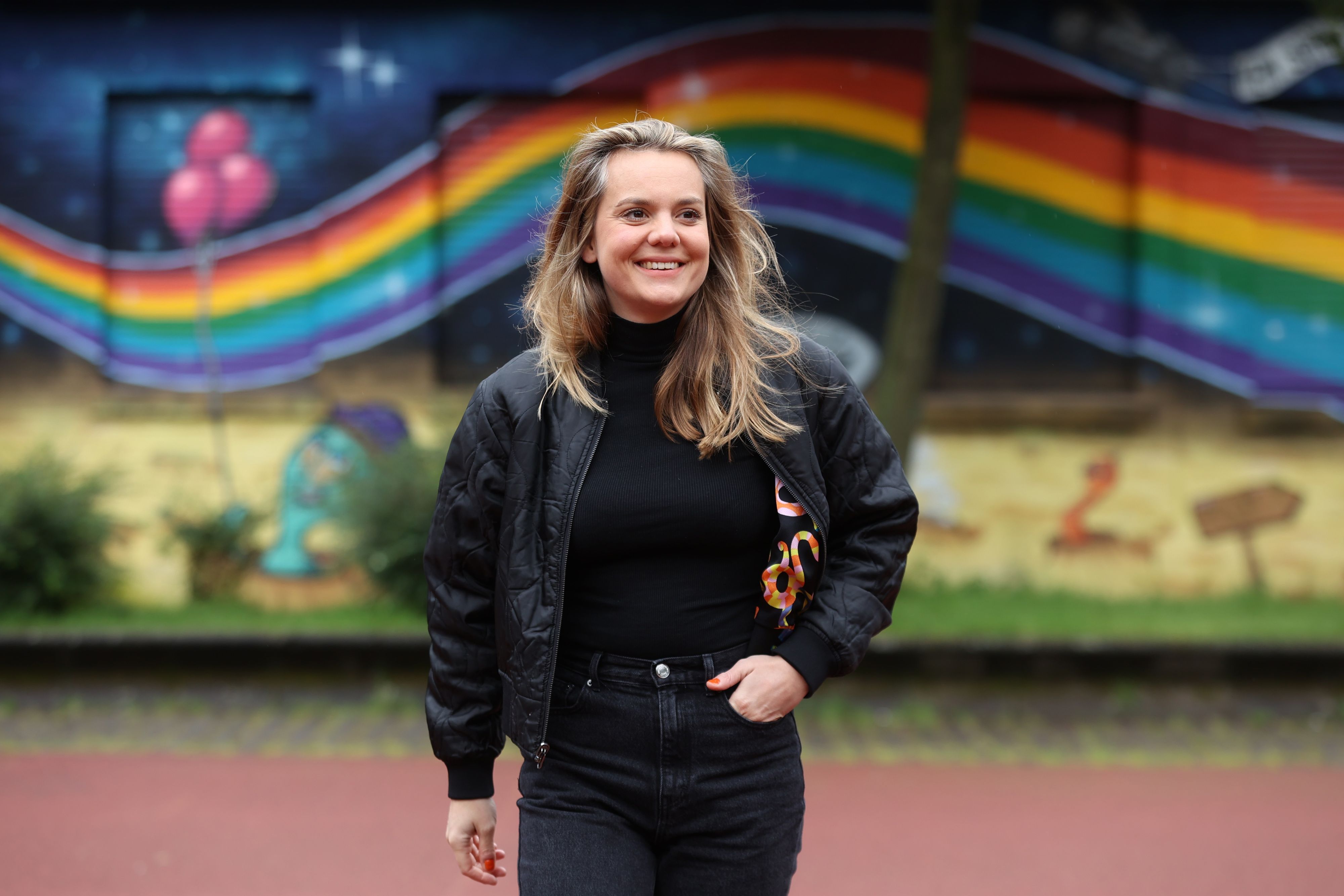 Ricarda Hofmann ist erfolgreiche Podcasterin der ersten Stunde („Busenfreundin“) und als Queer-Aktivistin bekannt.