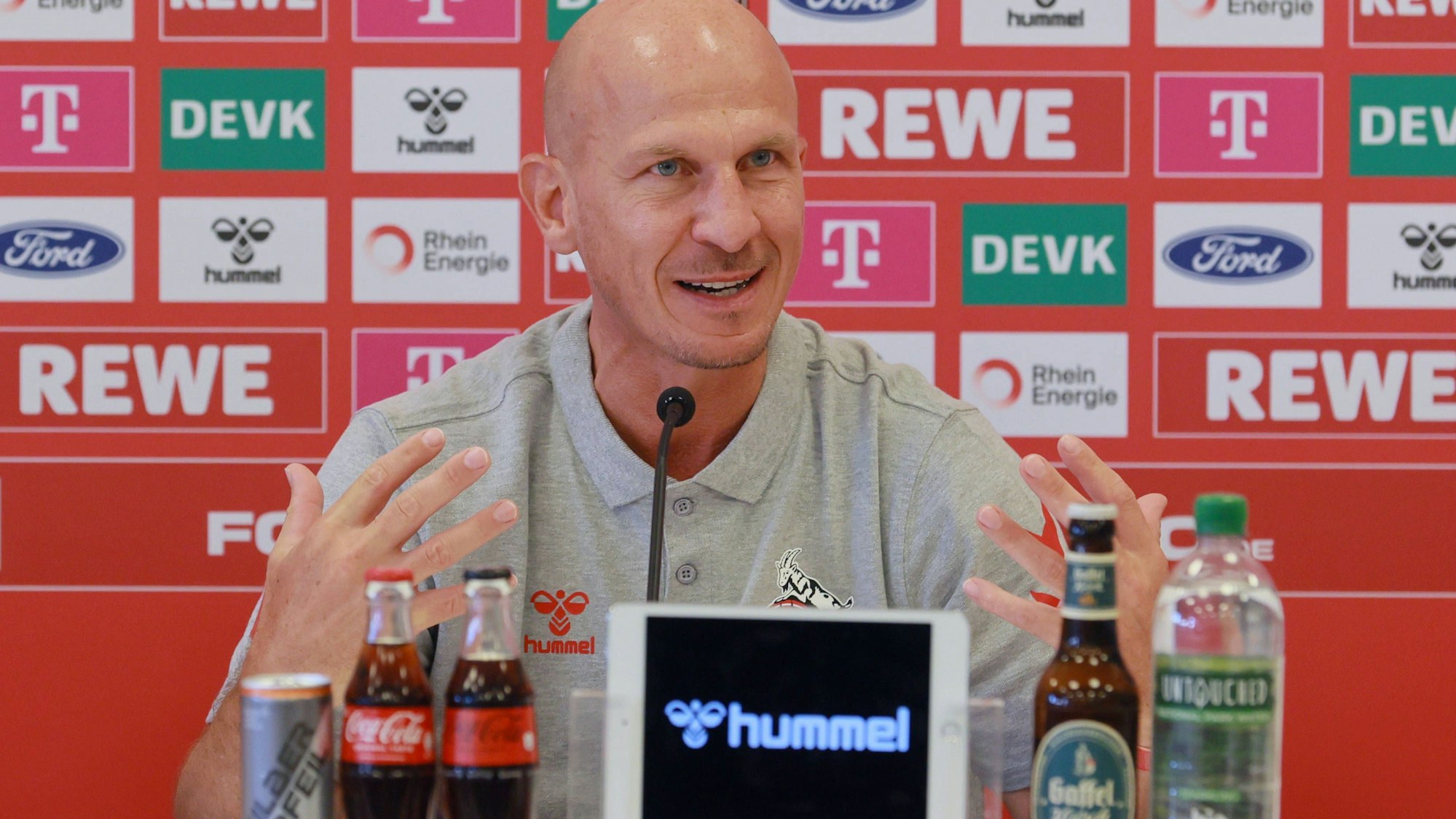 Gerhard Struber bei seiner Vorstellungs-Pressekonferenz im Geißbockheim.