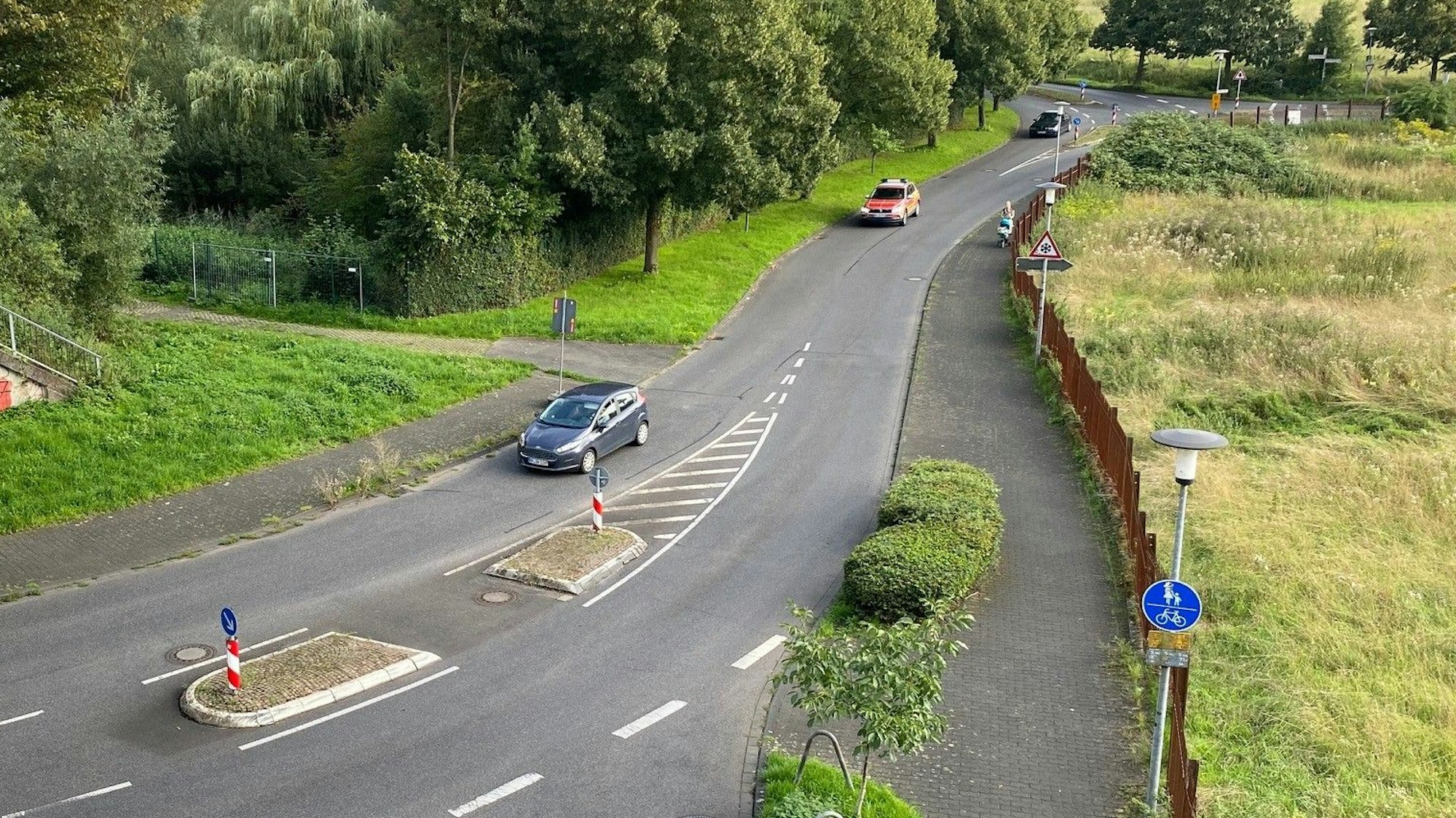 Zu sehen ist die Knappschaftsstraße in Brühl-Heide.