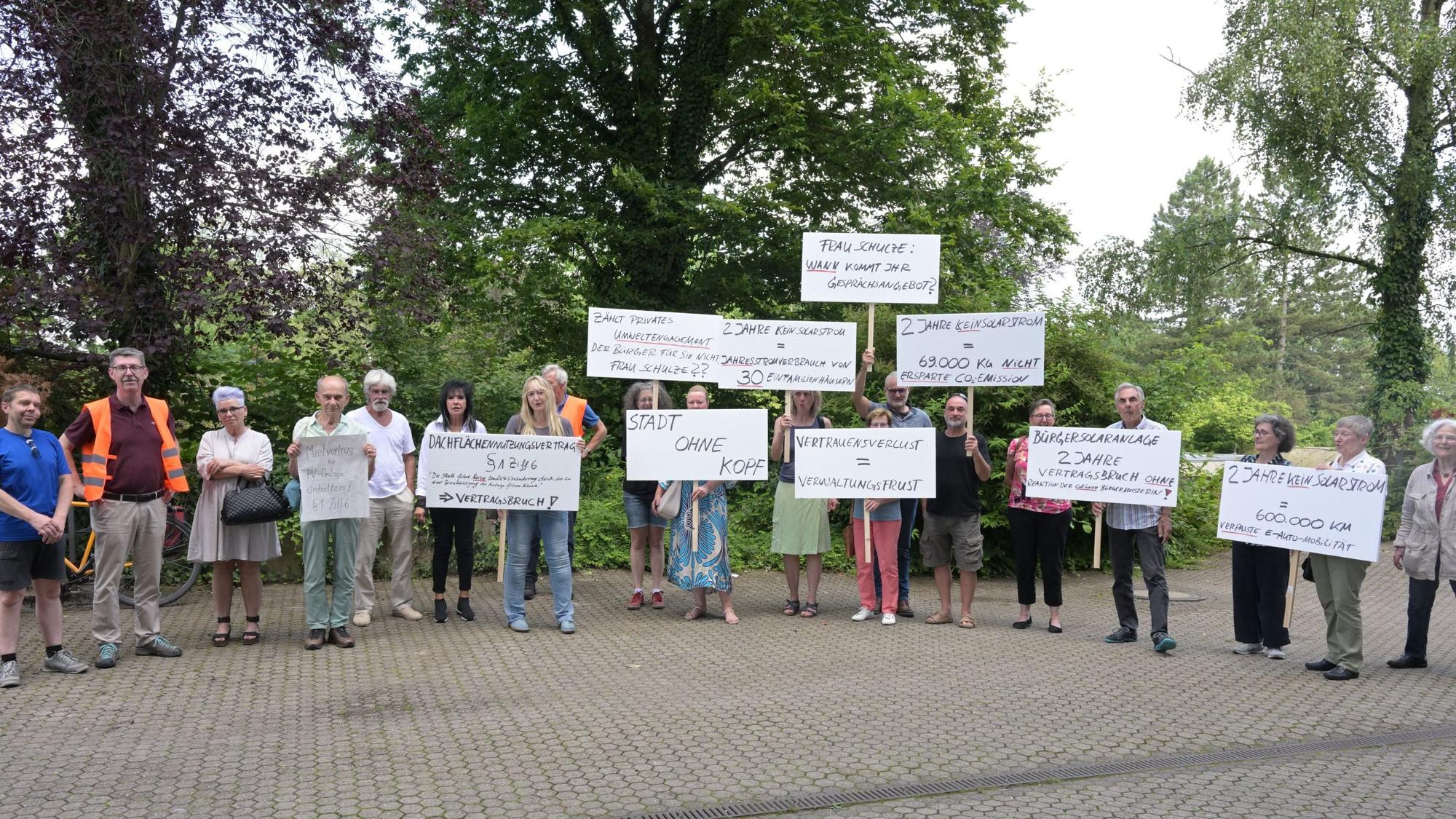Die Mitglieder der Bürger-Solar-Gesellschaft sehen sich von der Stadt getäuscht, sie beziffern ihre Forderung auf 40 000 Euro.