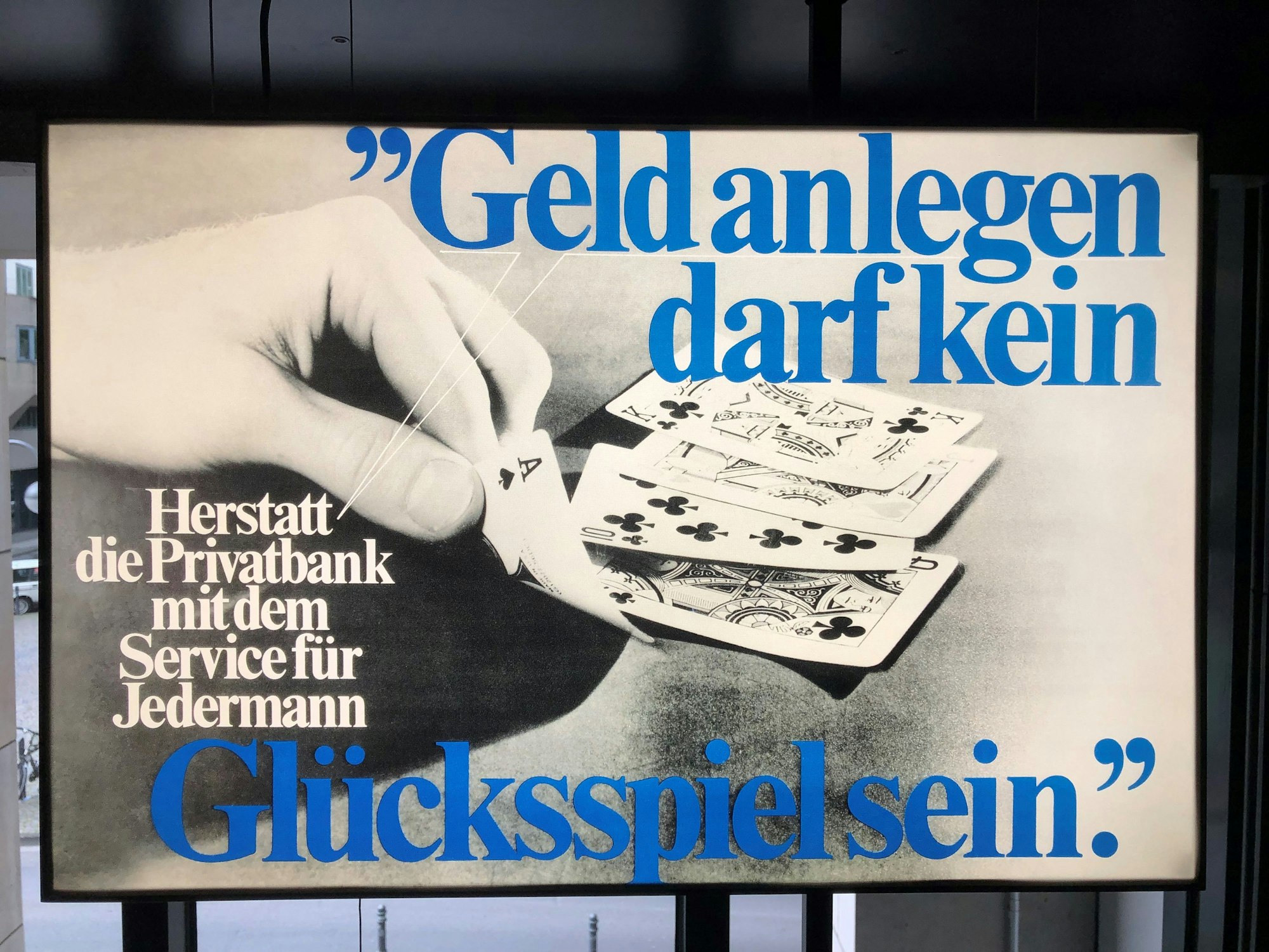 Werbung für die Kölner Herstatt-Bank aus den 70er-Jahren. Präsentation im Kölnischen Stadtmuseum.