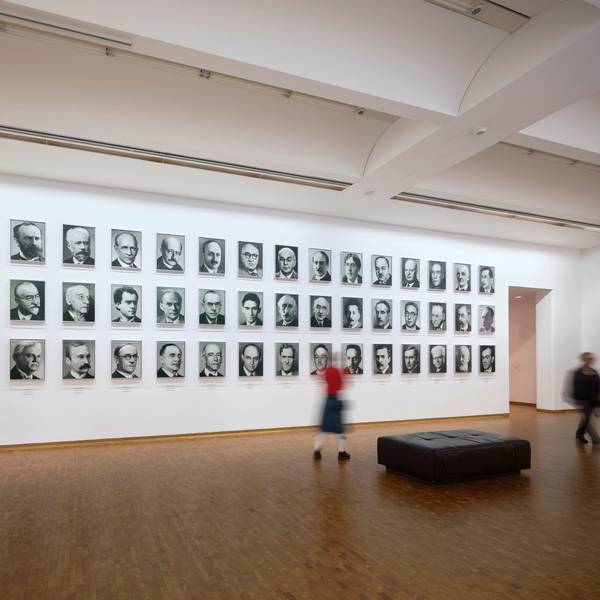 Gerhard Richter "48 Porträts" in der neuen Hängung im Museum Ludwig.