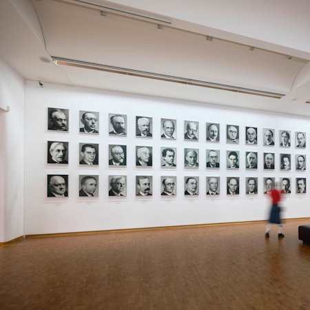 Gerhard Richter "48 Porträts" in der neuen Hängung im Museum Ludwig.