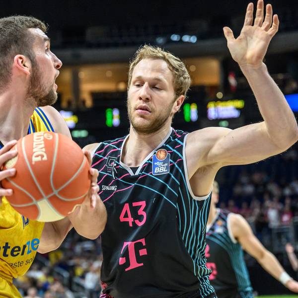 Christian Sengfelder (rechts) hat die Telekom Baskets Bonn verlassen.