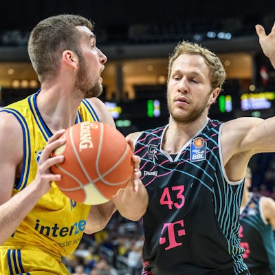 Christian Sengfelder (rechts) hat die Telekom Baskets Bonn verlassen.