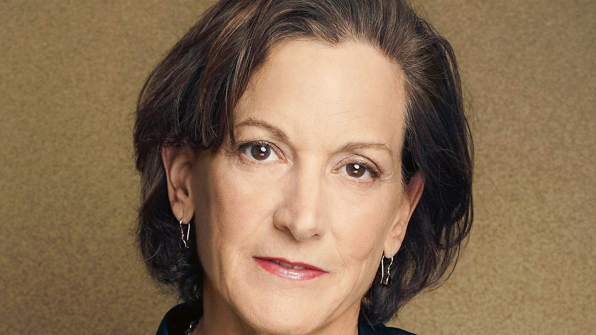 Die polnisch-amerikanische Historikerin und Publizistin Anne Applebaum erhält den Friedenspreis des Deutschen Buchhandels 2024.