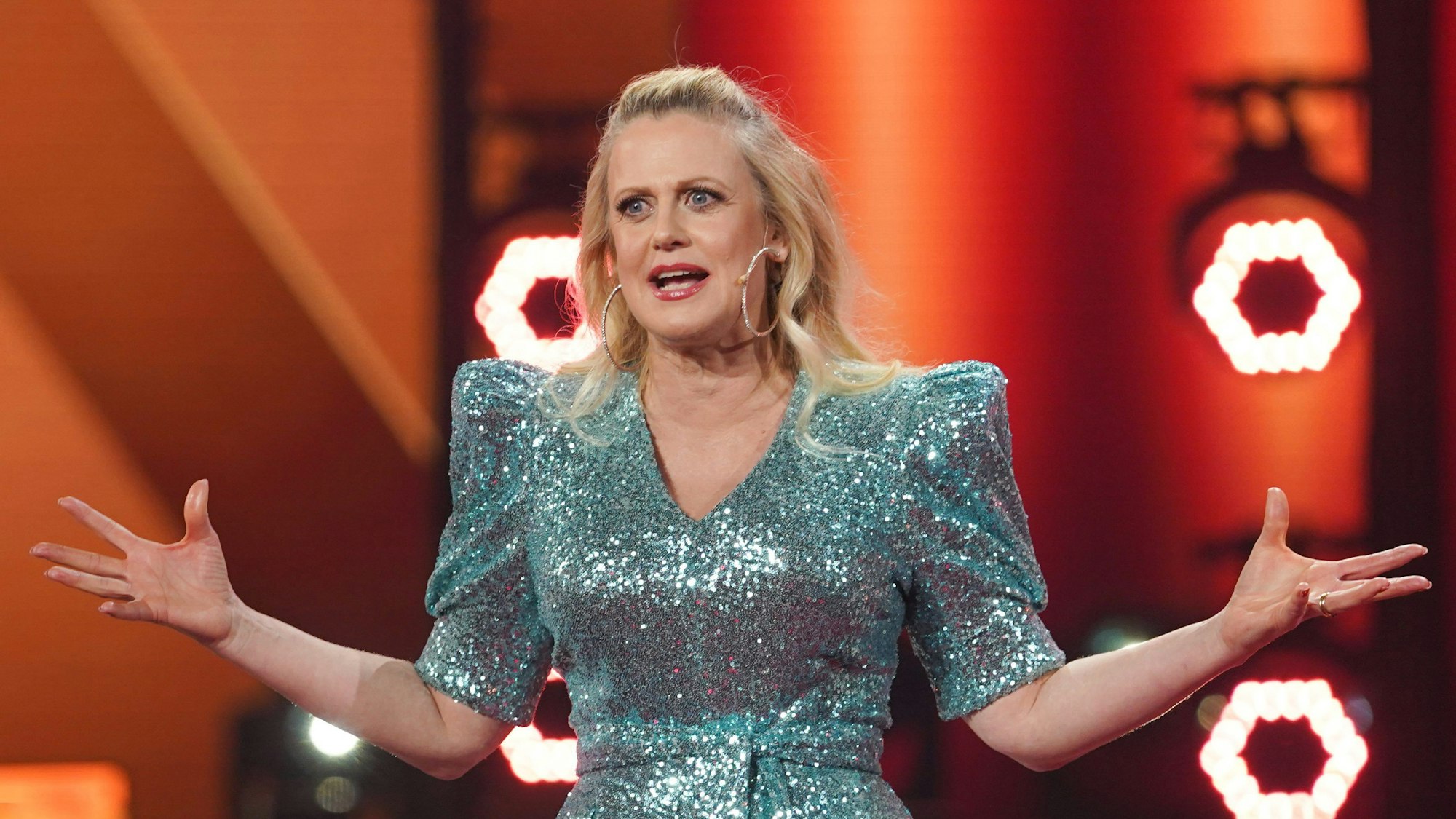 Barbara Schöneberger moderiert die ARD-Show „Verstehen Sie Spaß?“ (Archivbild vom April 2022).