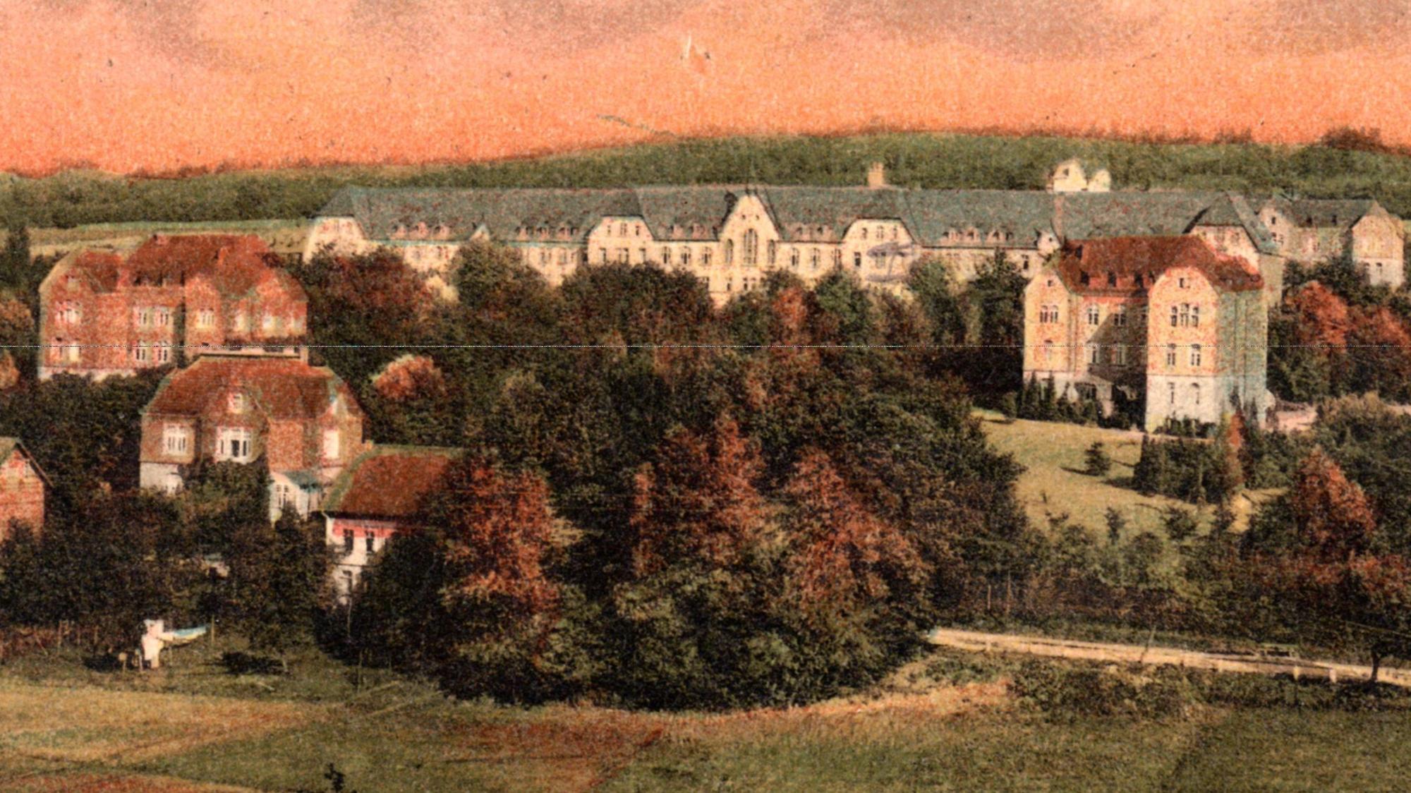 Für den „Rheinischen Städteatlas“ und dessen künftige Ausgabe für die Stadt Waldbröl sammelt der Historiker Wolfgang Rosen auf historisches Bildmaterial, hier zu sehen ist die frühere Heil- und Pflegeanstalt.
