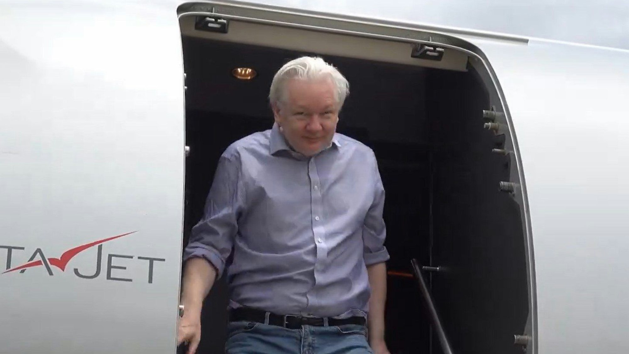 Bangkok: Screenshot vom X (ehemals Twitter)-Konto von Wikileaks von Julian Assange bei seiner Ankunft in Bangkok, nach seiner Entlassung aus dem Gefängnis.