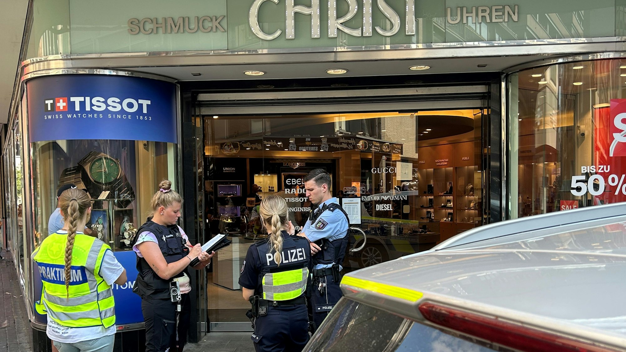 Der Juwelier Christ in Köln ist überfallen worden.