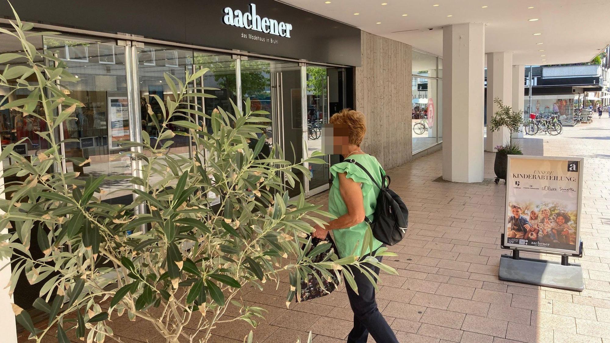 Auf dem Foto ist das Modehaus Aachener in der Brühler Innenstadt zu sehen.