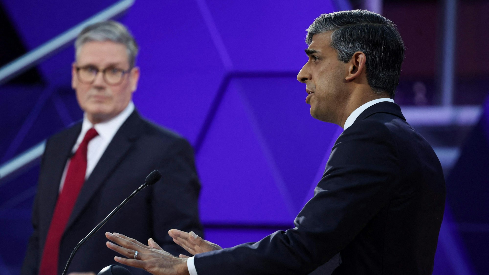 Heißes TV-Duell: Premier Rishi Sunak (r.) und Herausforderer Keir Starmer lieferten sich am Mittwochabend einen Schlagabtausch.
