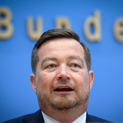 Uli Grötsch, Polizeibeauftragter des Bundes beim Deutschen Bundestag, stellt in der Bundespressekonferenz den ersten Bericht des Polizeibeauftragten des Bundes vor.