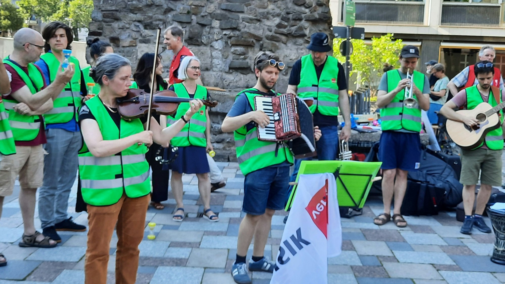 Protest der Mitarbeitenden der Rheinischen Musikschule.