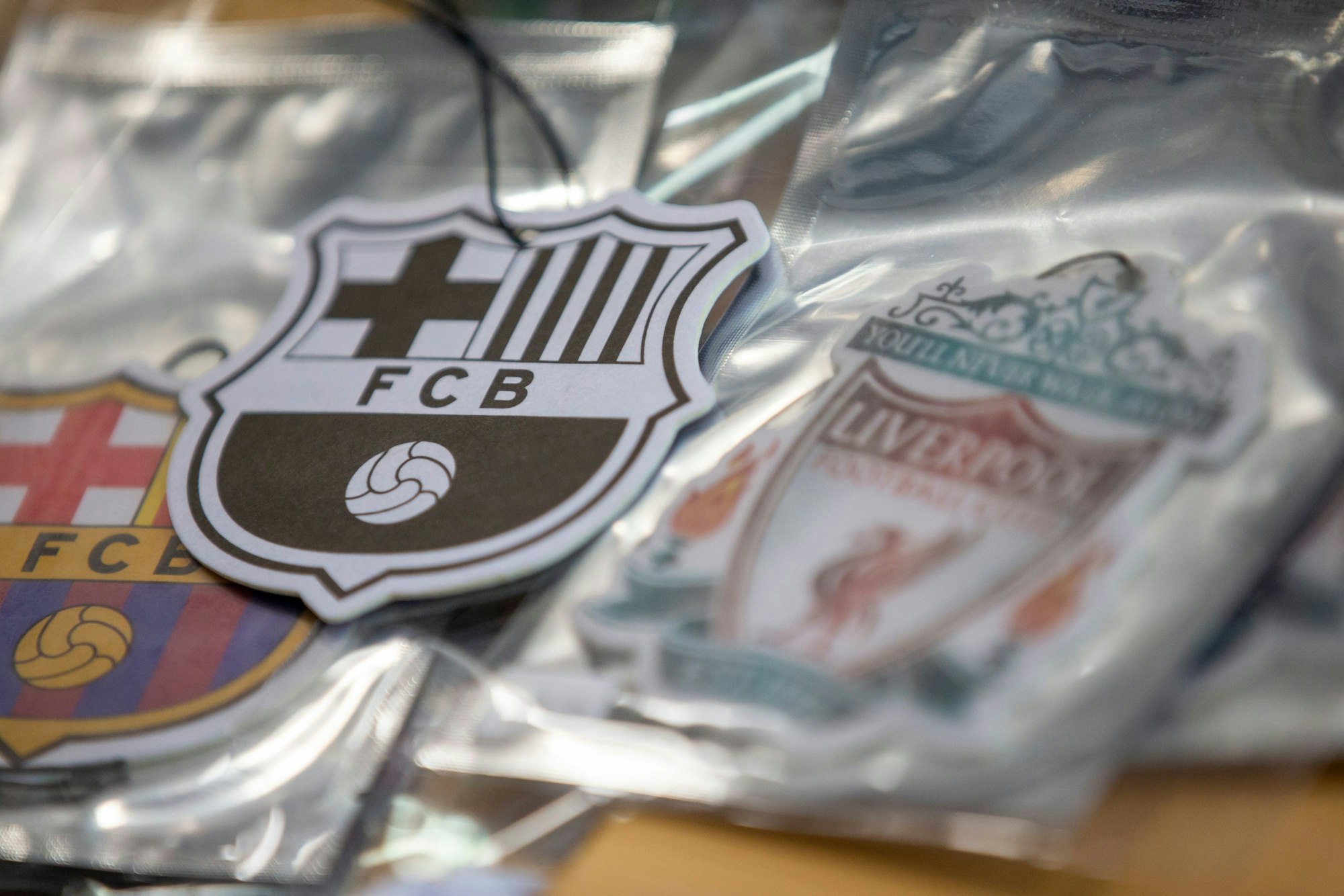 27.06.2024
Köln, NRW
Im Rahmen der Jahrespressekonferenz des Hauptzollamts Köln sieht man ein gefälschte Duft-Wunderbäume für das Auto.