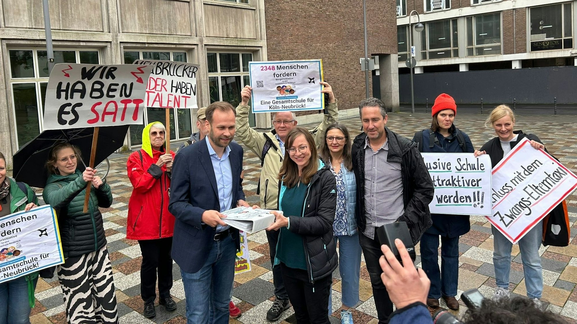 Unterschriften für eine Gesamtschule Neubrück.