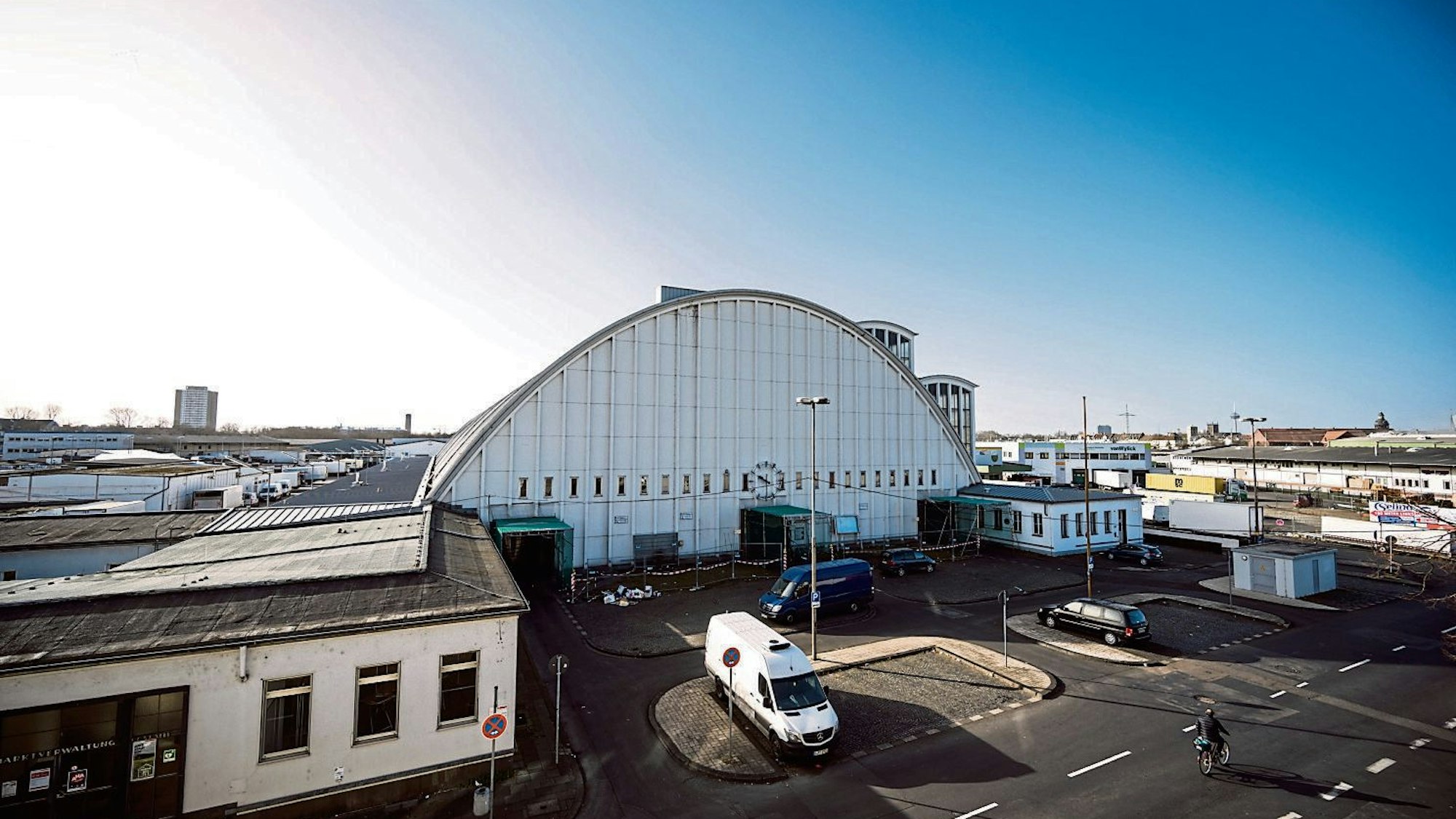 Die denkmalgeschützte Großmarkthalle im Kölner Süden. Der Spatenstich erfolgte bereits 1936.
