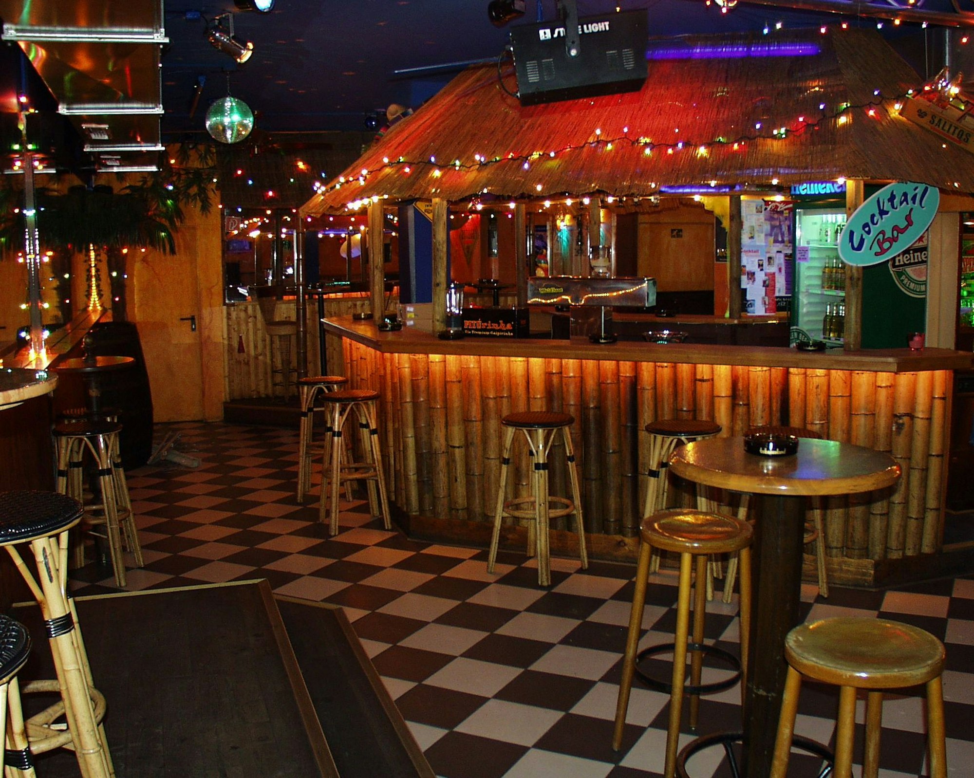 Die Theke der Cocktailbar in der Waldlust in Engelskirchen.