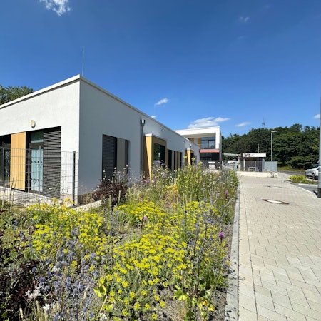 Außenansicht einer Kita.