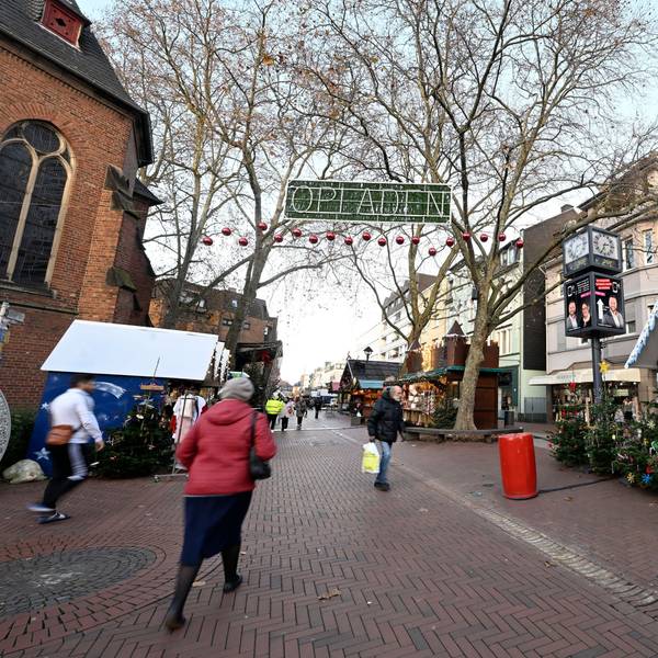 Blick auf den Weihnachtsmarkt in Opladen.
