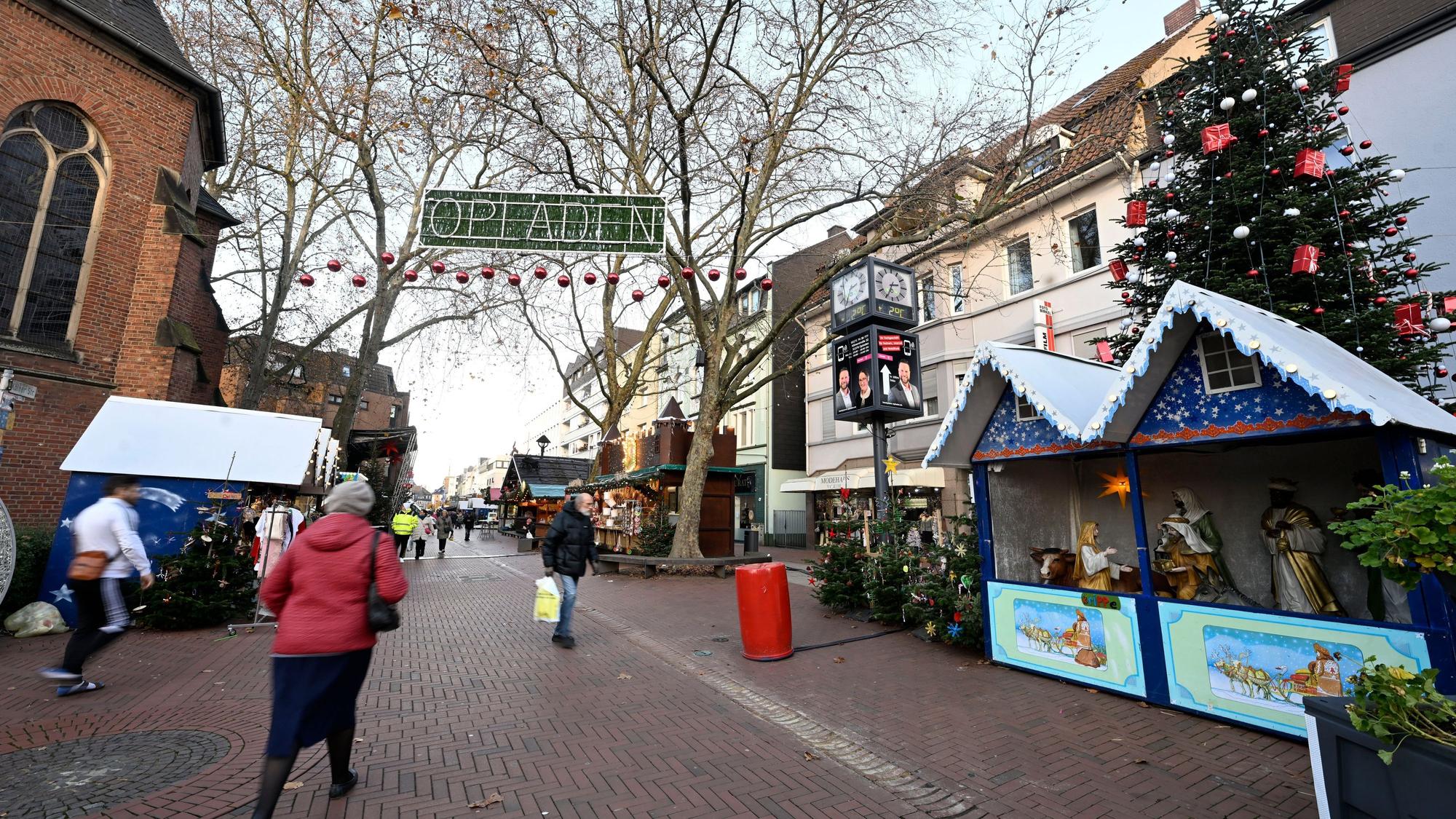 Blick auf den Weihnachtsmarkt in Opladen.