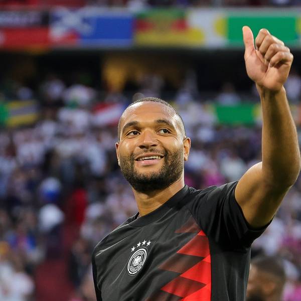 14.06.2024, Bayern, München: Fußball, UEFA Euro 2024, EM, Deutschland - Schottland, Vorrunde, Gruppe A, Spieltag 1, Fußball Arena München. Deutschlands Spieler Jonathan Tah hebt den Daumen.