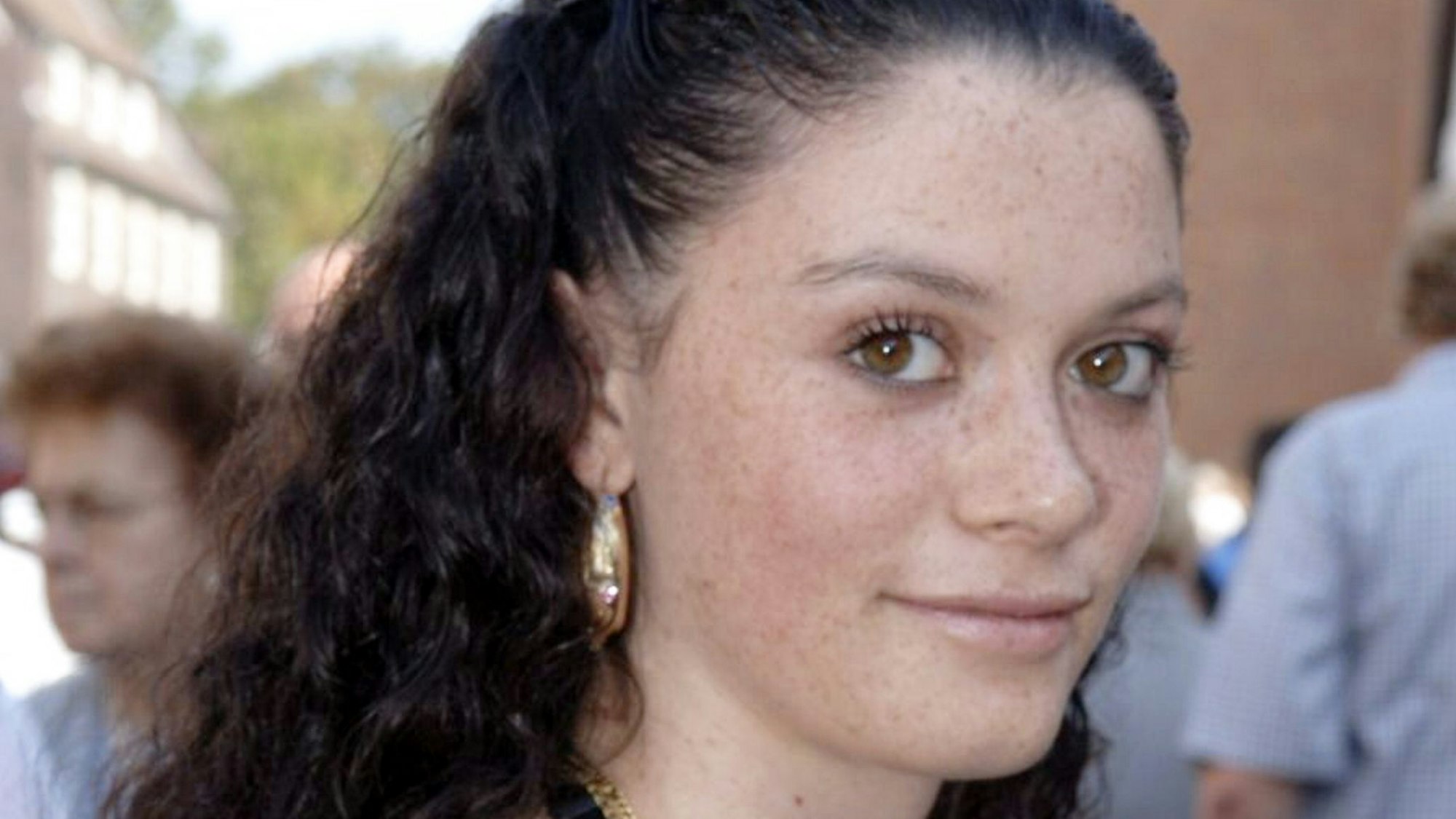 Das undatierte Polizeifoto zeigt die 18-jährige Mandy Müller. Die junge Frau aus Nienburg verschwand 2008 spurlos.