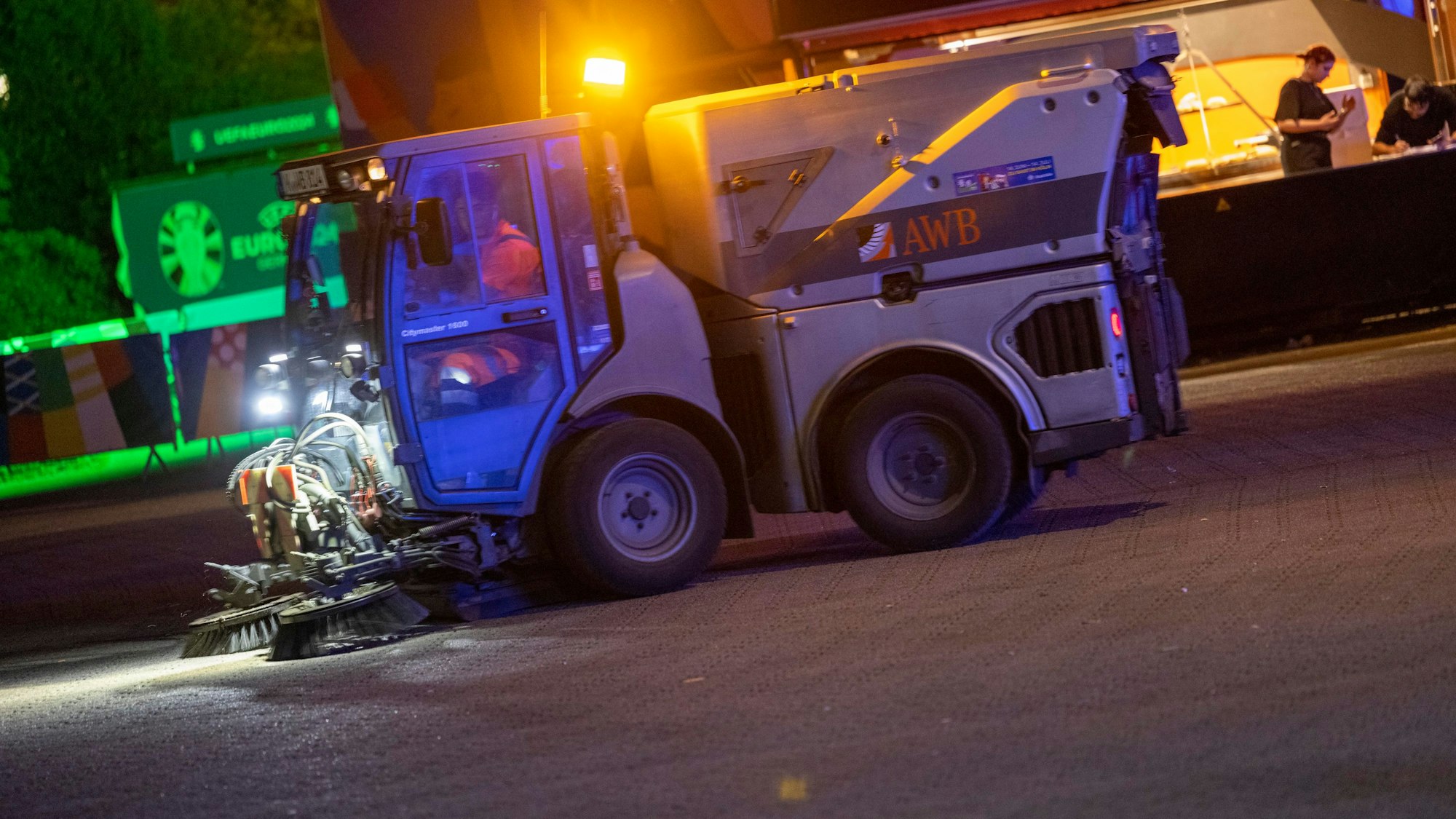 Wenn die Fans nach Hause gehen, geht die Arbeit hier erst los.