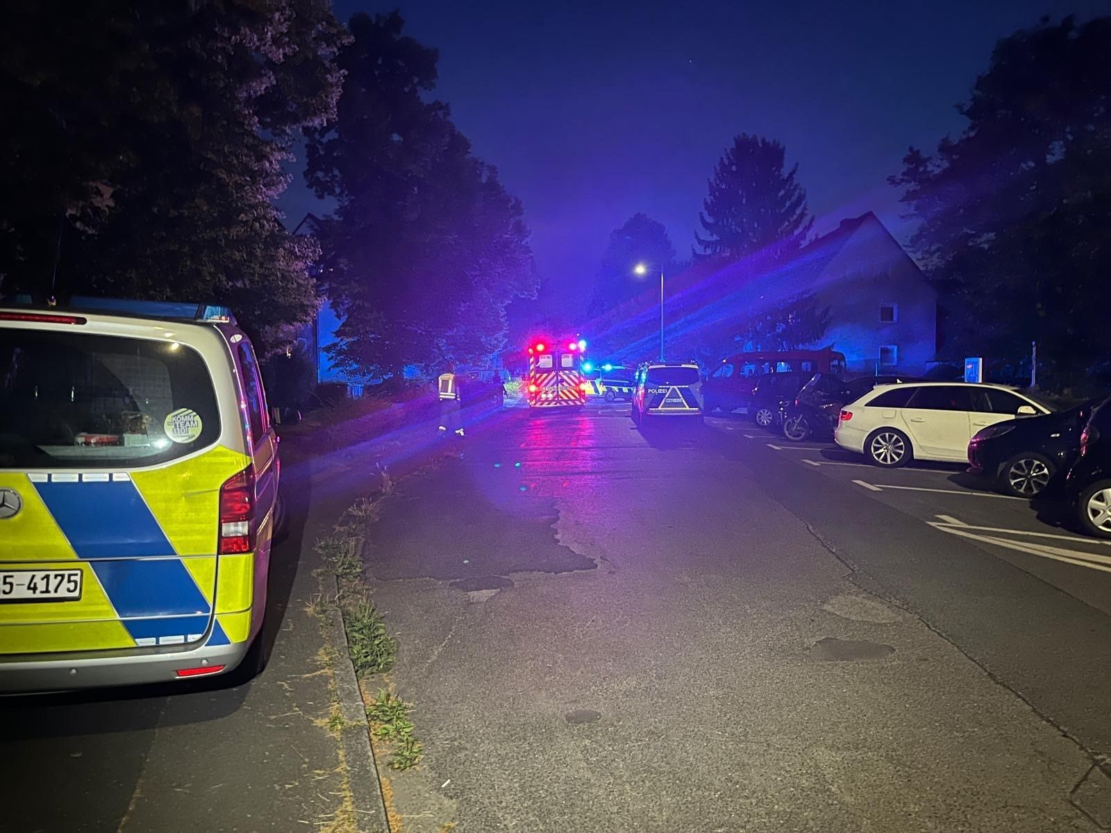 Ein 36-Jähriger randalierte in einer Wohnung am Brückberg in Siegburg und drohte mit Waffen