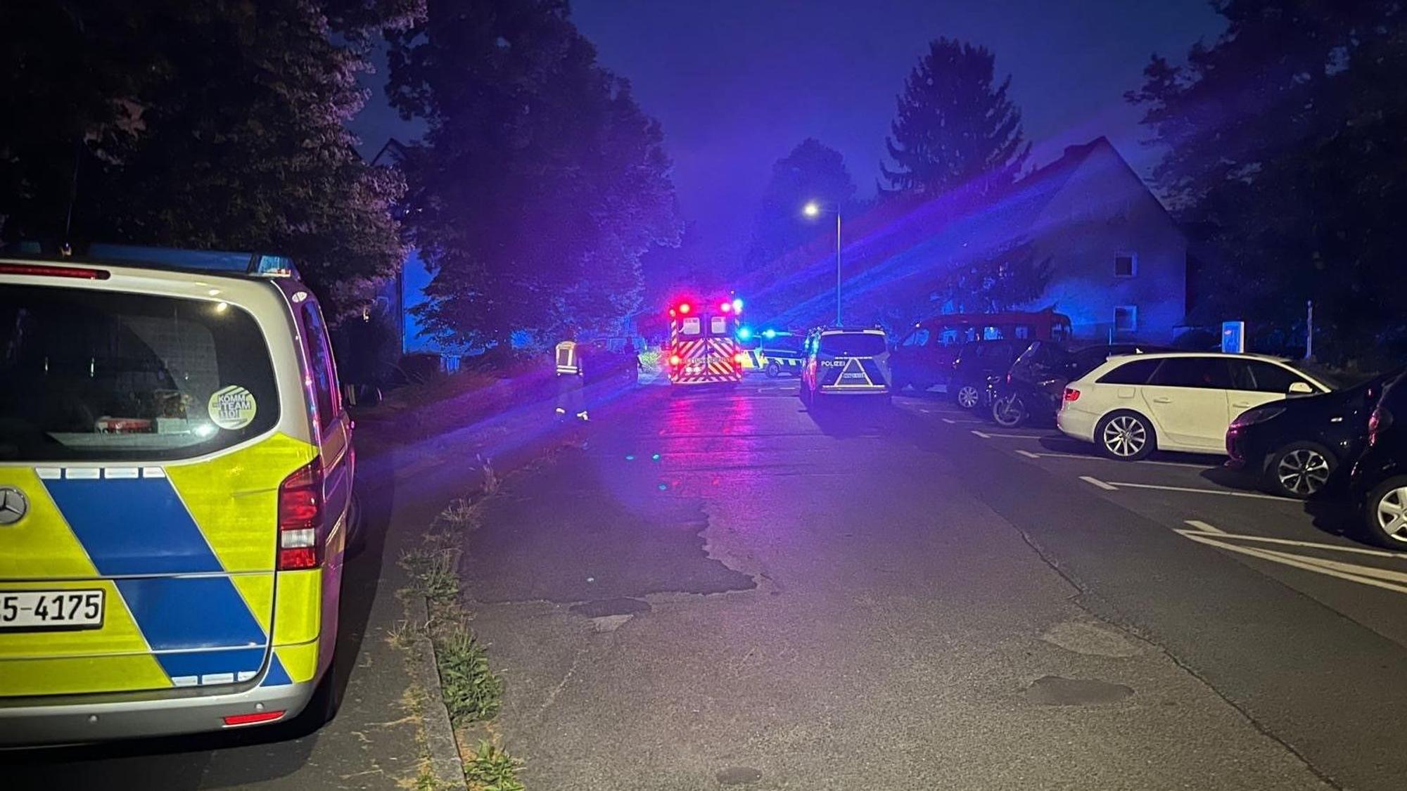Ein 36-Jähriger randalierte in einer Wohnung am Brückberg in Siegburg und drohte mit Waffen