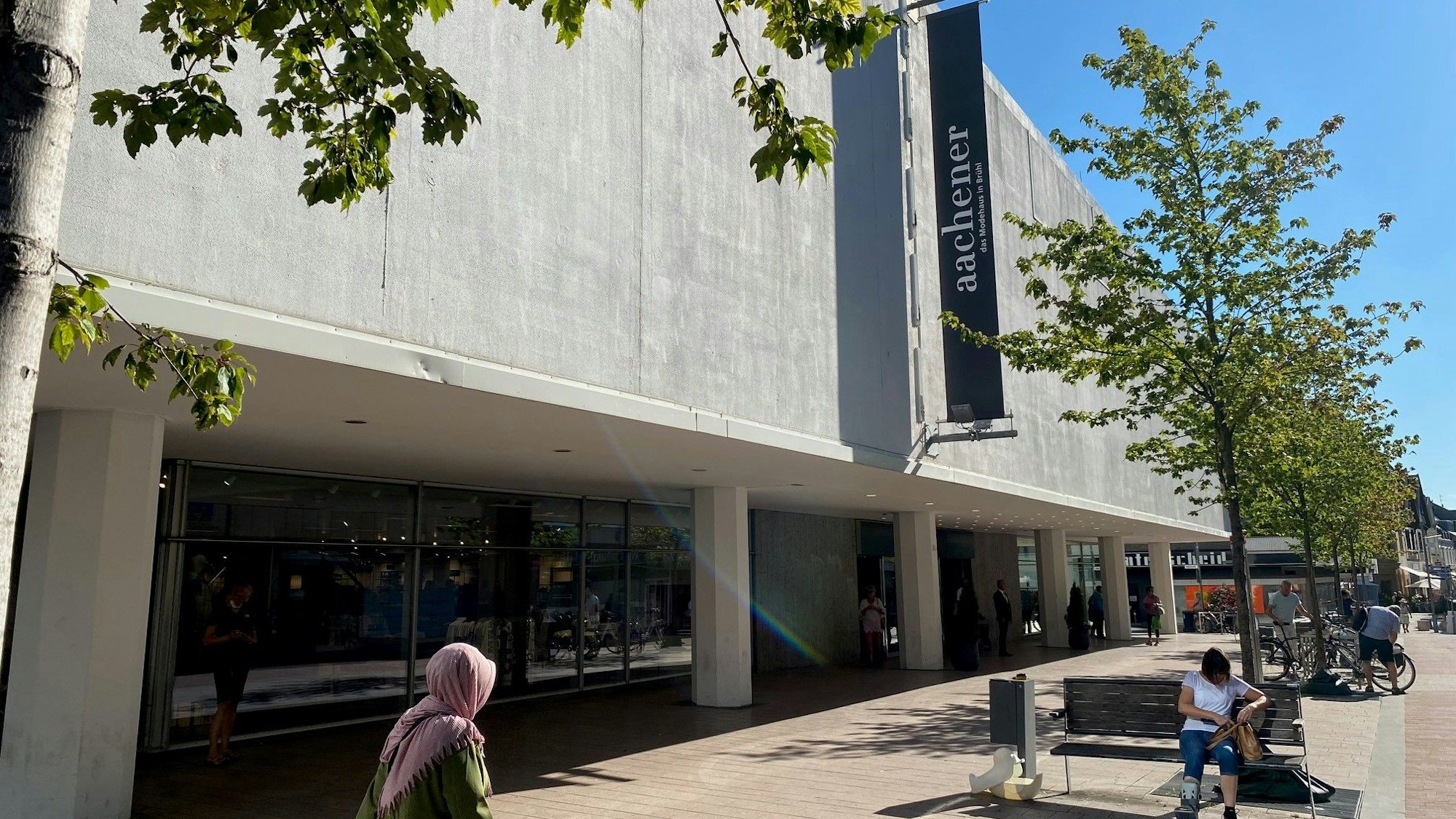 Zu sehen ist die Aachener-Filiale in Brühl.